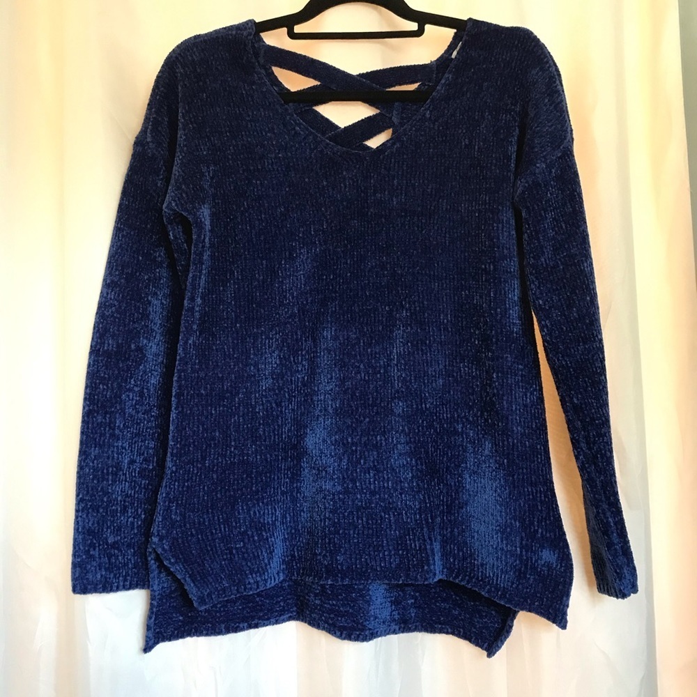 Pink Rose size small Beautiful soft Blue velvet long sleeve sweater top💙